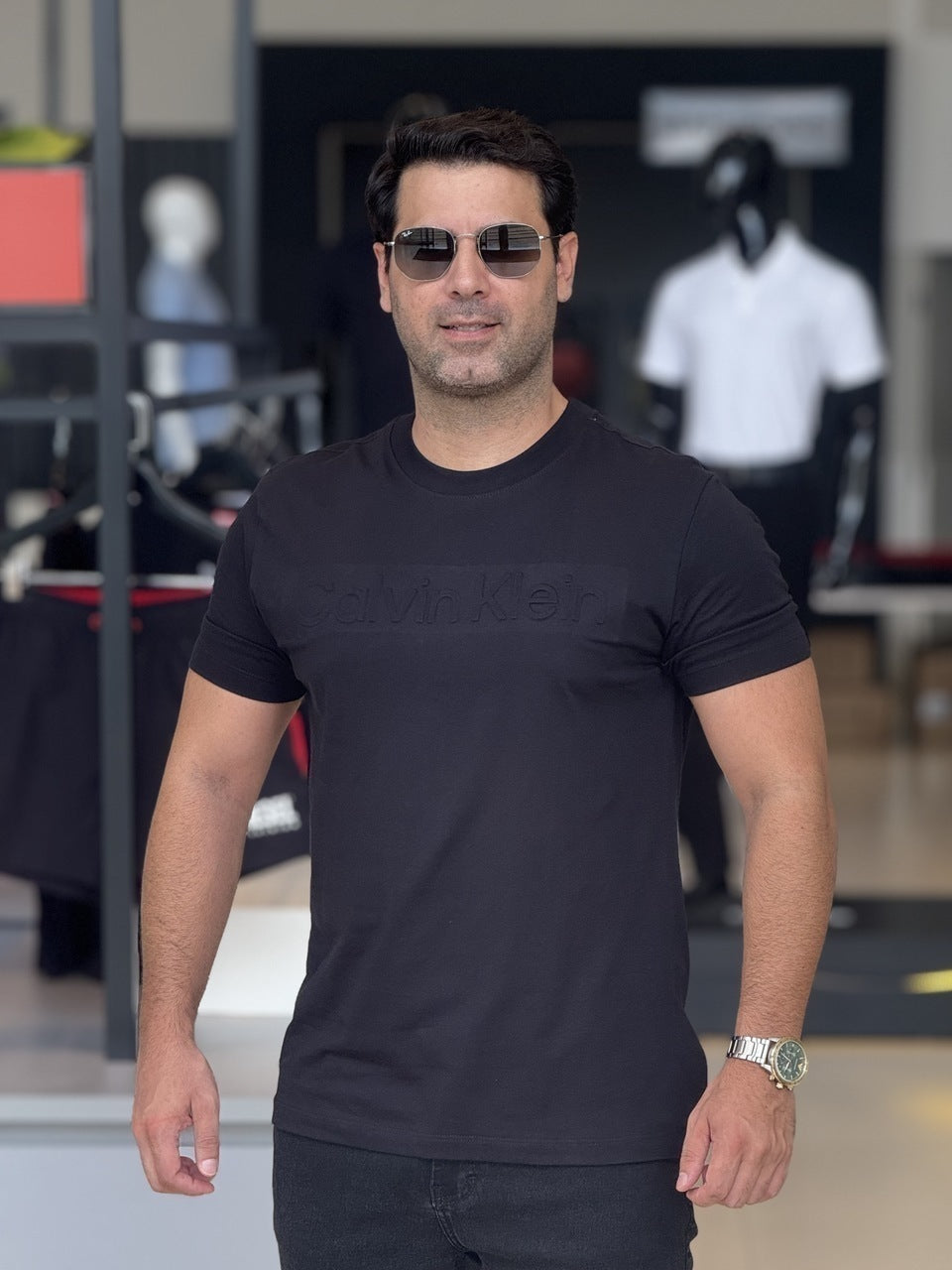 Camiseta Calvin Klein Lettering Assinatura Alto Relevo Masculino